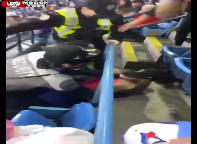 Video :Do you want to push a cop A bad concept